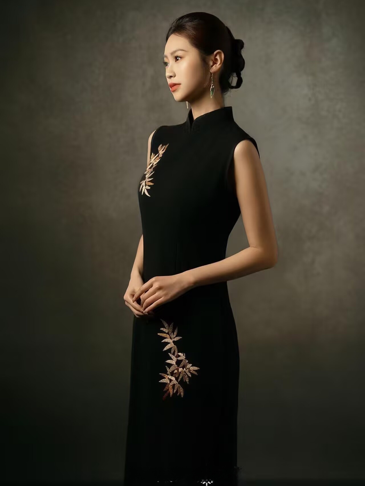 استوديو تصوير بورتريه أسود بأس - مراجعة Portrait Photography With Lighting وسعره