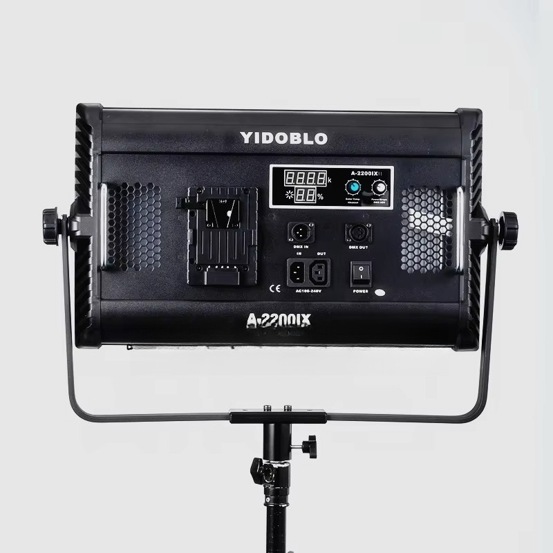 ضوء فيديو صيني Yidoblo A-2200I - مراجعة Photography And Lighting وسعره